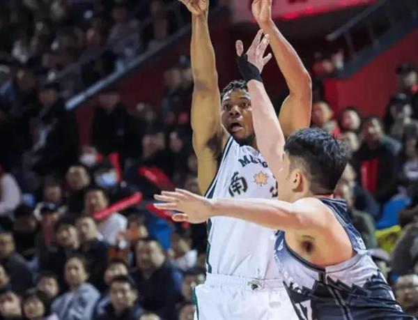 同曦罕见全民皆兵！6人上双，李斌卓惊喜，紧咬第12但后4场全硬仗